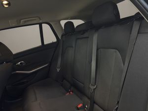 BMW Serie 3 318d Berlina - Foto 8