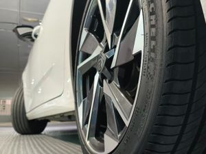 Peugeot 308 5P Allure Hybrid 180 eEAT8 - Foto 46