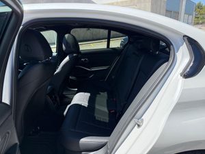 BMW Serie 3 320d Auto. - Foto 28