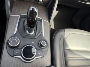 Alfa Romeo Stelvio 2.0 Gasolina 206kW (280CV) Launch Ed. Q4 - Foto 13