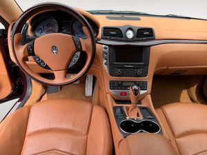 Maserati GranTurismo 4.7 V8 Sport Automático - Foto 31