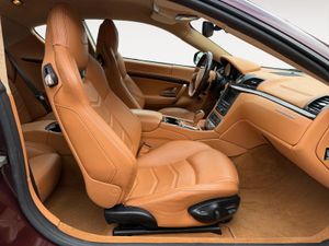 Maserati GranTurismo 4.7 V8 Sport Automático - Foto 35