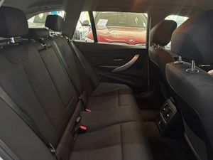 BMW Serie 3 318d Touring Aut. - Foto 14
