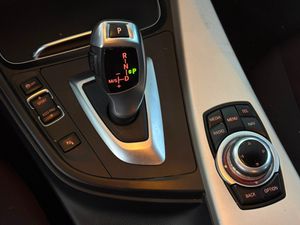 BMW Serie 3 318d Touring Aut. - Foto 12