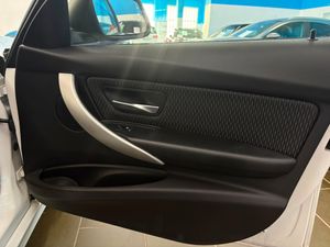 BMW Serie 3 318d Touring Aut. - Foto 15