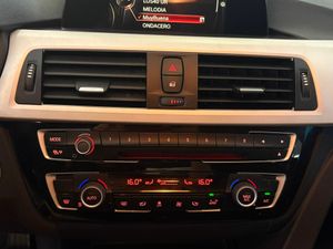 BMW Serie 3 318d Touring Aut. - Foto 10