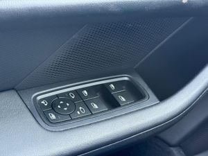 Porsche Taycan - - Foto 18