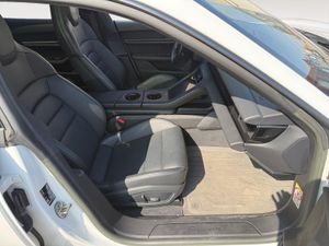 Porsche Taycan - - Foto 31