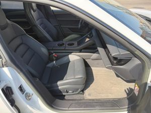 Porsche Taycan - - Foto 11