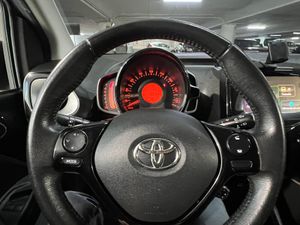 Toyota Aygo 1.0 70 x-play - Foto 11