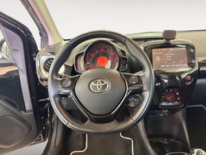 Toyota Aygo 1.0 70 x-play - Foto 24