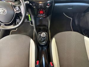 Toyota Aygo 1.0 70 x-play - Foto 23