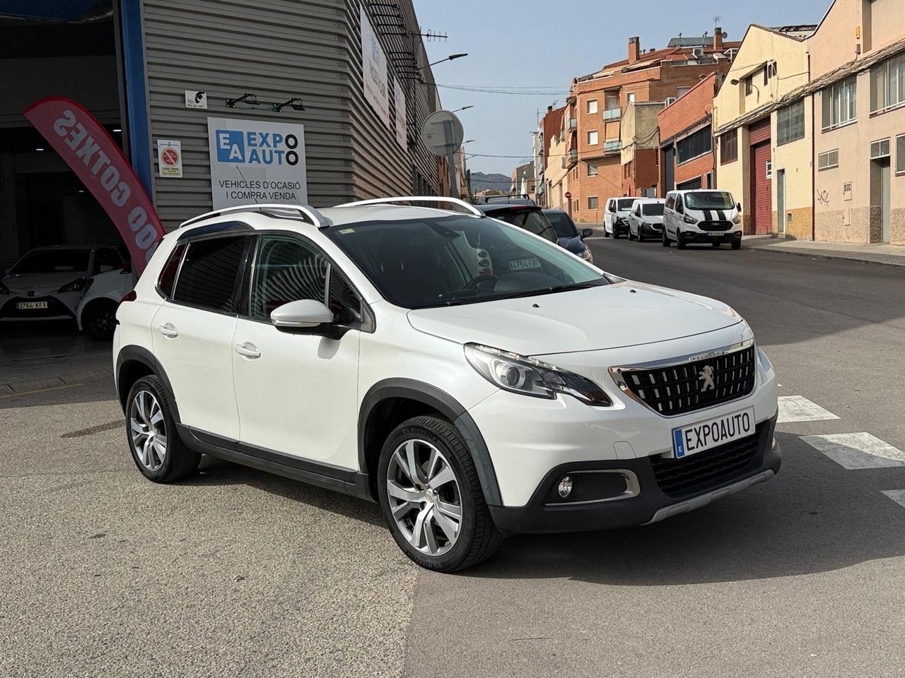 Peugeot 2008 Allure 1.6 BlueHDi 88KW (120CV) S&S - Foto 1