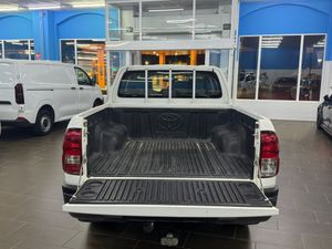 Toyota Hilux 2.4 D4D CABINA DOBLE GX - Foto 8