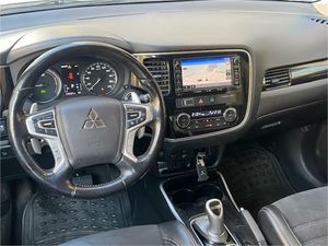 Mitsubishi Outlander 2.0 PHEV Kaiteki Auto 4WD  - Foto 23