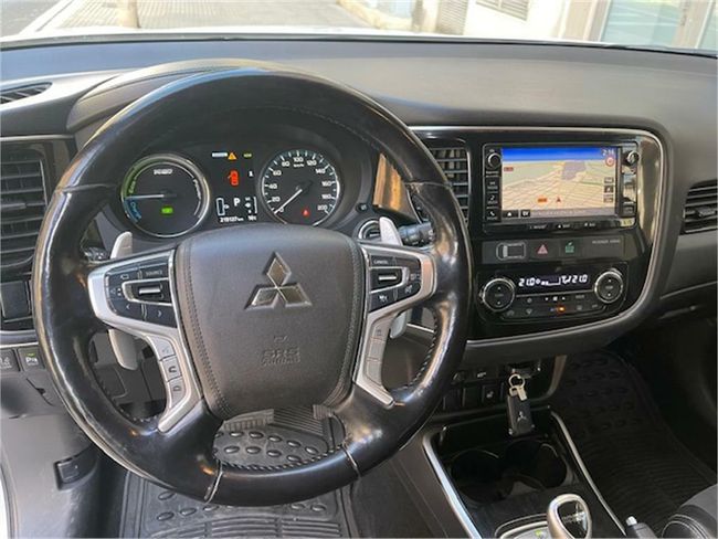 Mitsubishi Outlander 2.0 PHEV Kaiteki Auto 4WD  - Foto 26