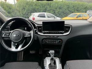 Kia XCeed 1.6 MHEV Emotion 100kW (136CV) DCT  - Foto 17