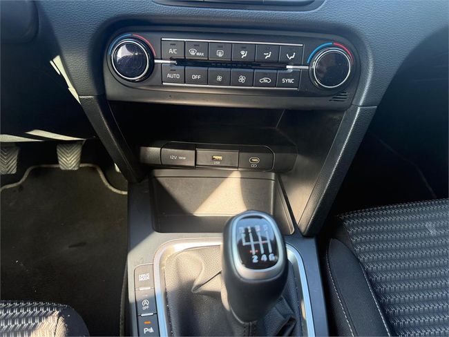 Kia Ceed 1.6 MHEV iMT 100kW (136CV) Drive  - Foto 13