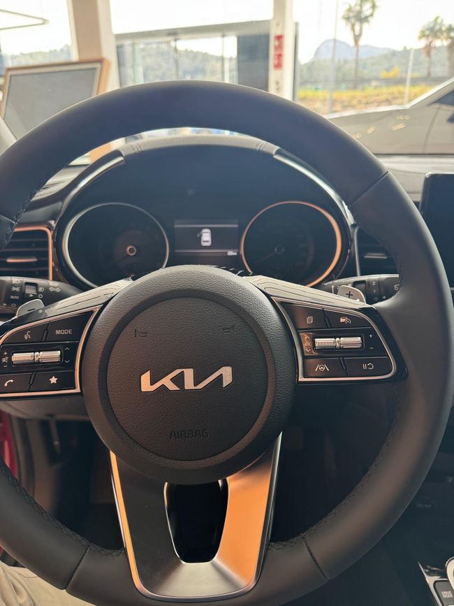 Kia Ceed 1.5 MHEV 103kW (140CV) Tech DCT  - Foto 9