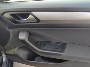Volkswagen T-Roc Advance 2.0 TDI 110kW (150CV) DSG  - Foto 22