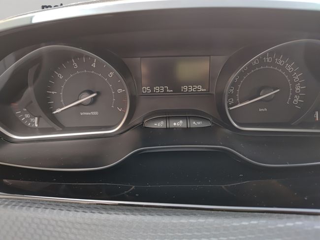 Peugeot 208 5P Signature 1.2L PureTech 60KW (82CV)  - Foto 25