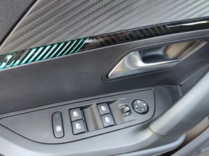 Peugeot 2008 Allure Puretech 130 S&S EAT8  - Foto 24