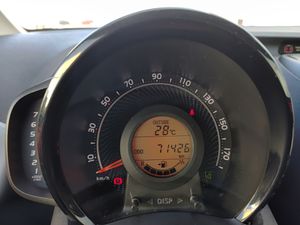 Toyota Aygo 1.0 70 x-play  - Foto 11