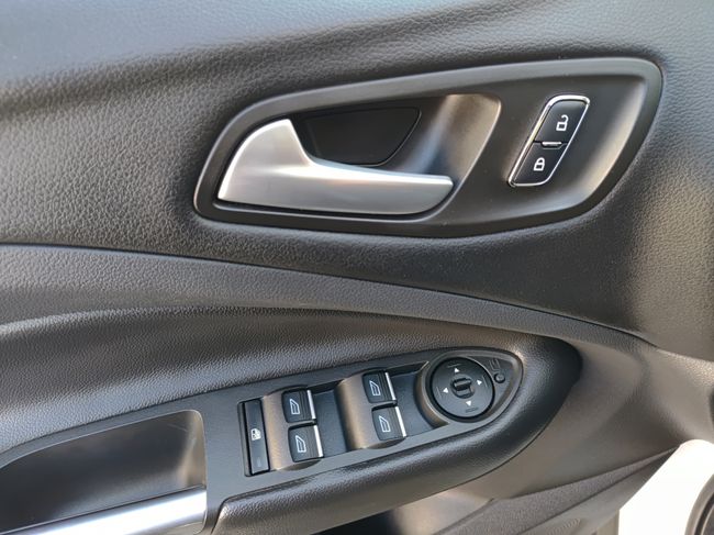 Ford Kuga 2.0 TDCi 110kW 4x2 A-S-S Trend  - Foto 23