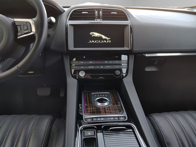 Jaguar F-Pace 3.0 TDV6 221 kW  - Foto 19