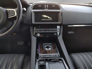 Jaguar F-Pace 3.0 TDV6 221 kW  - Foto 19