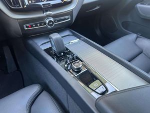 Volvo XC60 B4 D Plus Dark 198cv   - Foto 22