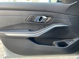 BMW Serie 3 318d sDrive Touring150cv M Sport   - Foto 18