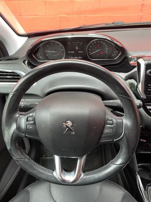 Peugeot 2008 Allure 1.2 PureTech 81KW (110CV) Auto  - Foto 17