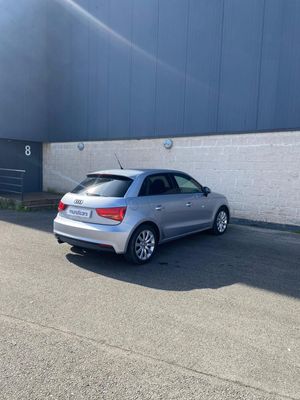 Audi A1 Sportback 1.6 TDI Attraction  - Foto 9