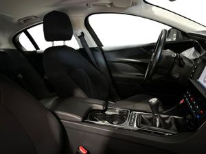 Jaguar XE 2.0 AJ200D Diesel RWD 180cv XE-Pure  - Foto 17