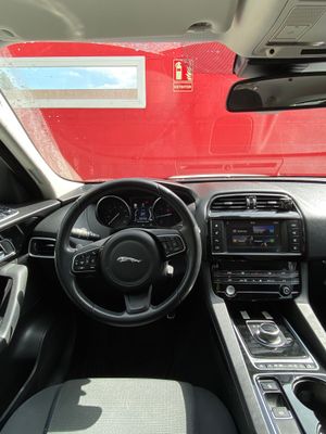 Jaguar F-Pace 2.0L i4D AWD Automático Portfolio  - Foto 14