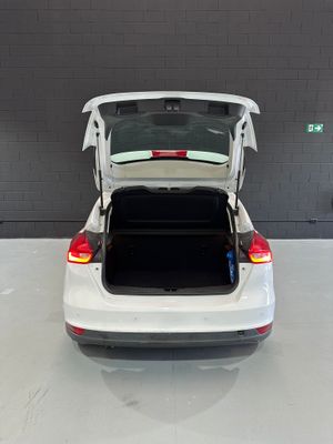 Ford Focus 1.5 TDCi E6 120cv Business  - Foto 9