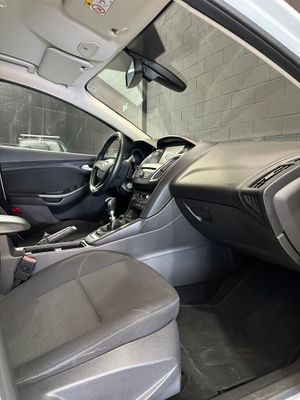 Ford Focus 1.5 TDCi E6 120cv Business  - Foto 23
