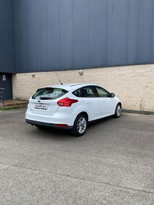 Ford Focus 1.5 TDCi E6 120cv Business  - Foto 8