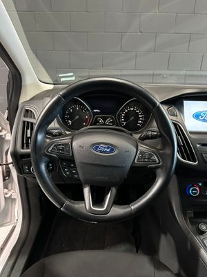 Ford Focus 1.5 TDCi E6 120cv Business  - Foto 24