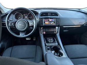 Jaguar F-Pace 2.0L i4D 132kW Portfolio Auto  - Foto 11