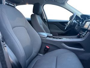 Jaguar F-Pace 2.0L i4D 132kW Portfolio Auto  - Foto 18