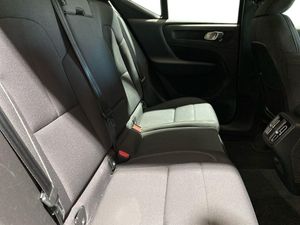 Volvo XC40 Momentum Core T2  - Foto 18