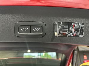 Volvo XC40 Momentum Core T2  - Foto 22