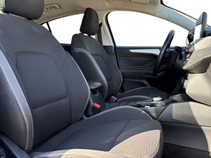 Ford Focus Berlina Trend+ 1.0 EcoBoost 92 kW (125 CV) Aut. 8 vel.  - Foto 17
