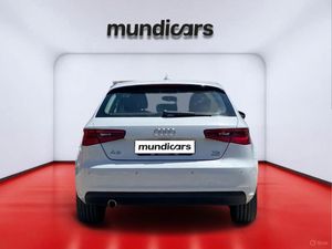 Audi A3 1.6 TDI Ambiente  - Foto 5