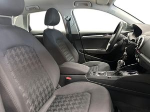 Audi A3 1.6 TDI 110CV clean S tronic Attraction  - Foto 18