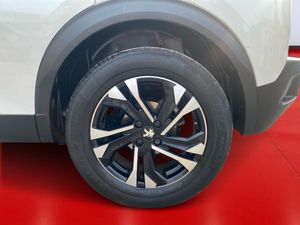 Peugeot 2008 Allure Pack BlueHDI 130 S&S EAT8  - Foto 11