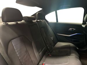 BMW Serie 3 318d Auto. PACK M  - Foto 19