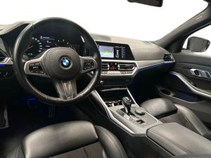 BMW Serie 3 318d Auto. PACK M  - Foto 12